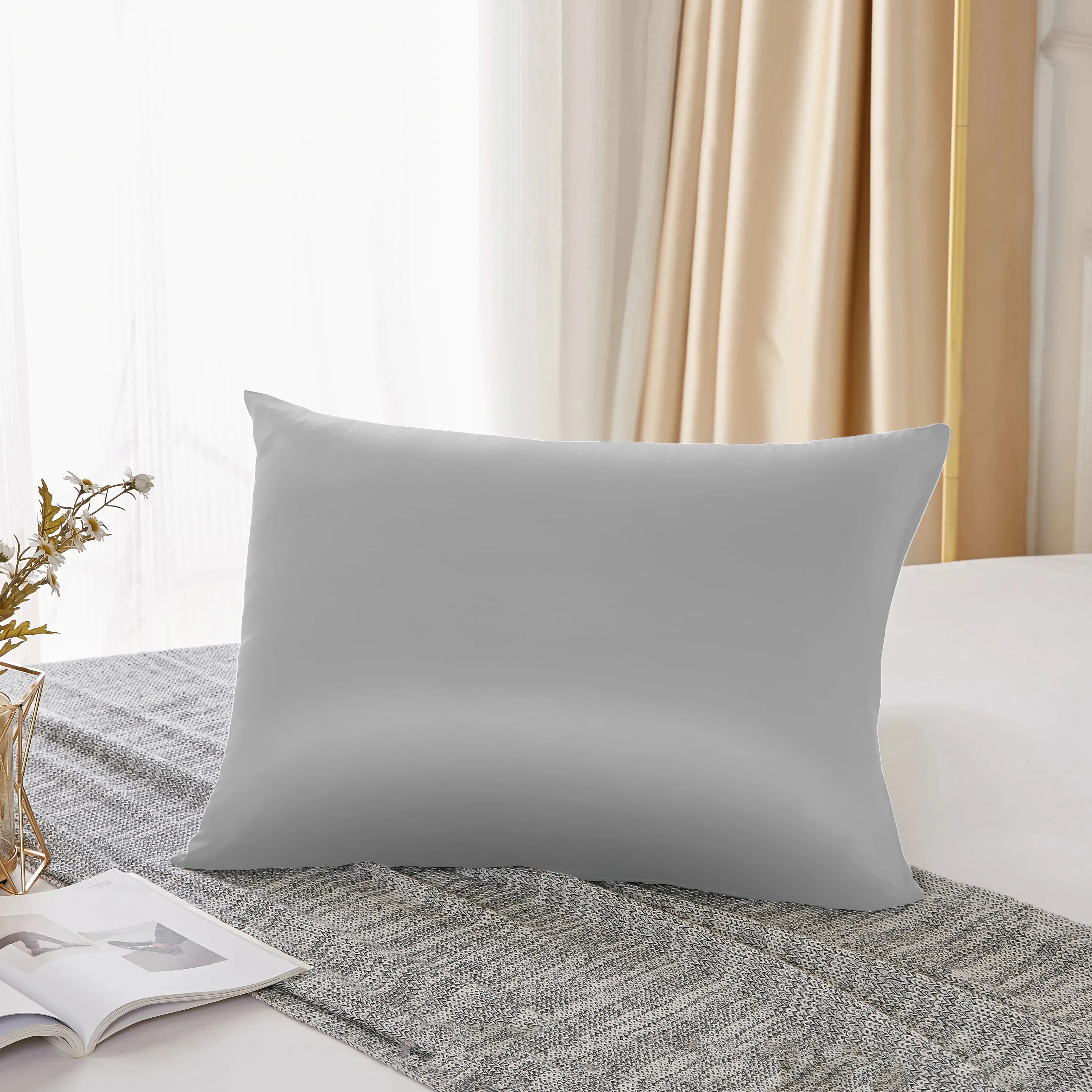 Aloirae 25 Momme mulberry silk pillowcase in ivory