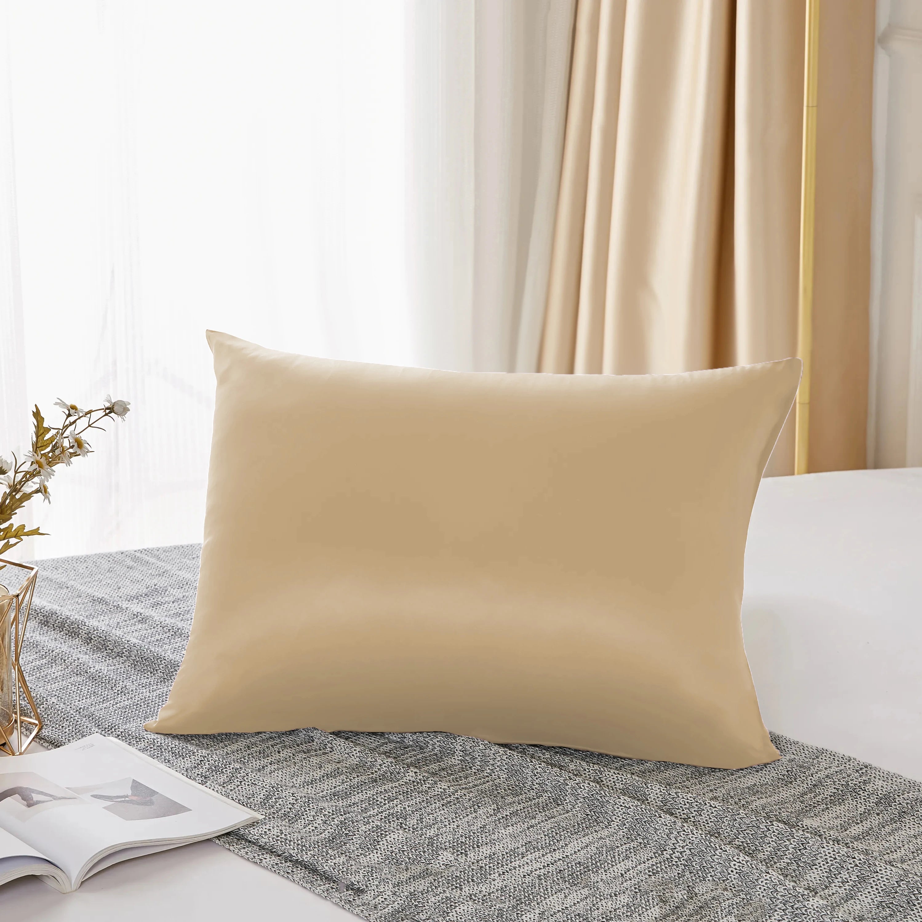 Aloirae 25 Momme mulberry silk pillowcase in ivory