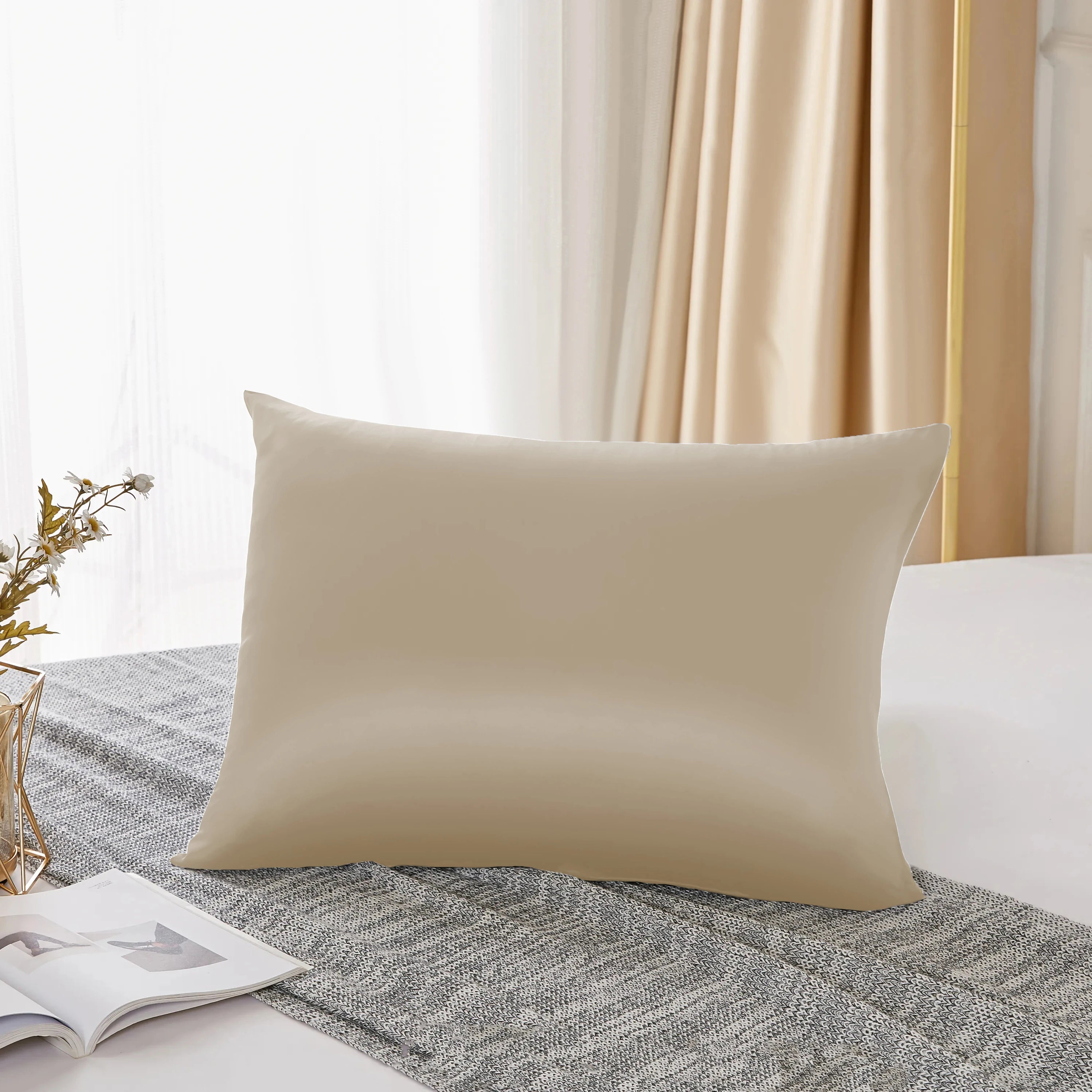 Aloirae 25 Momme mulberry silk pillowcase in ivory