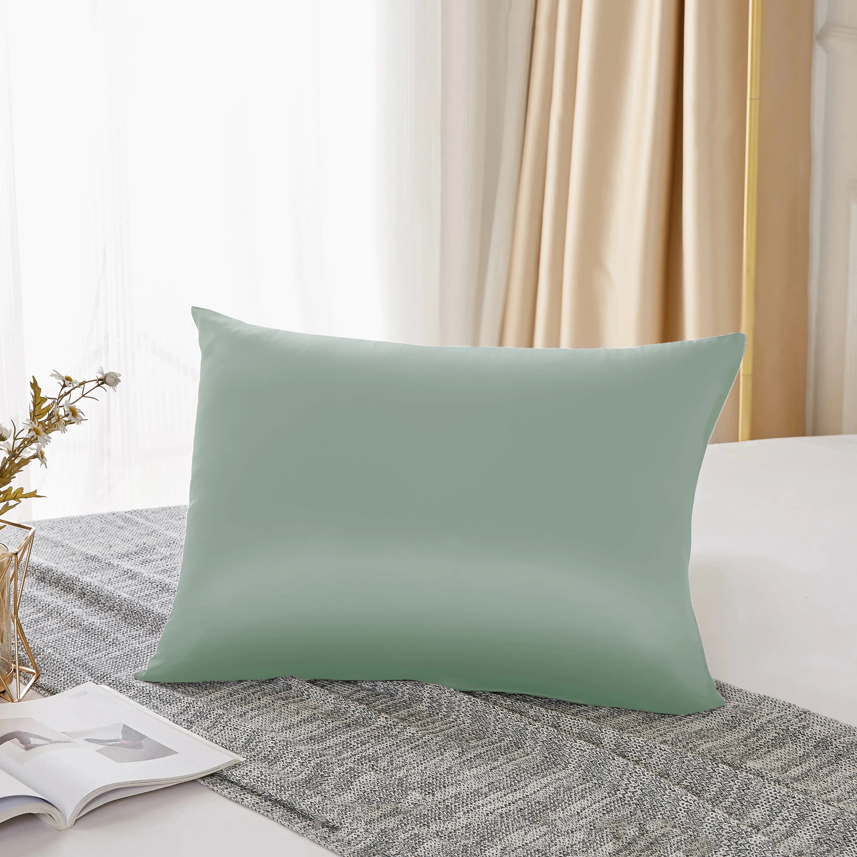 Aloirae 25 Momme mulberry silk pillowcase in ivory