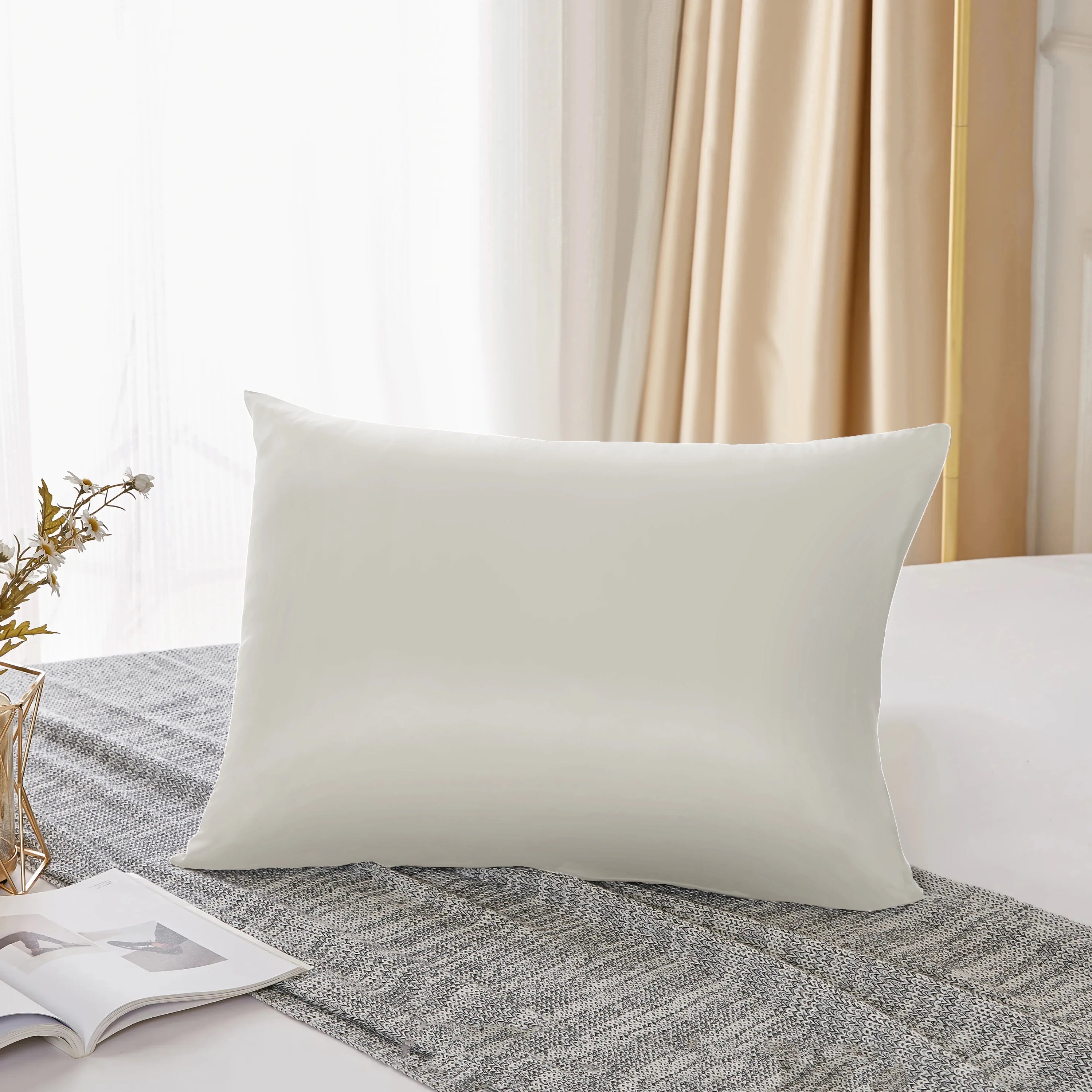 Aloirae 25 Momme mulberry silk pillowcase in ivory
