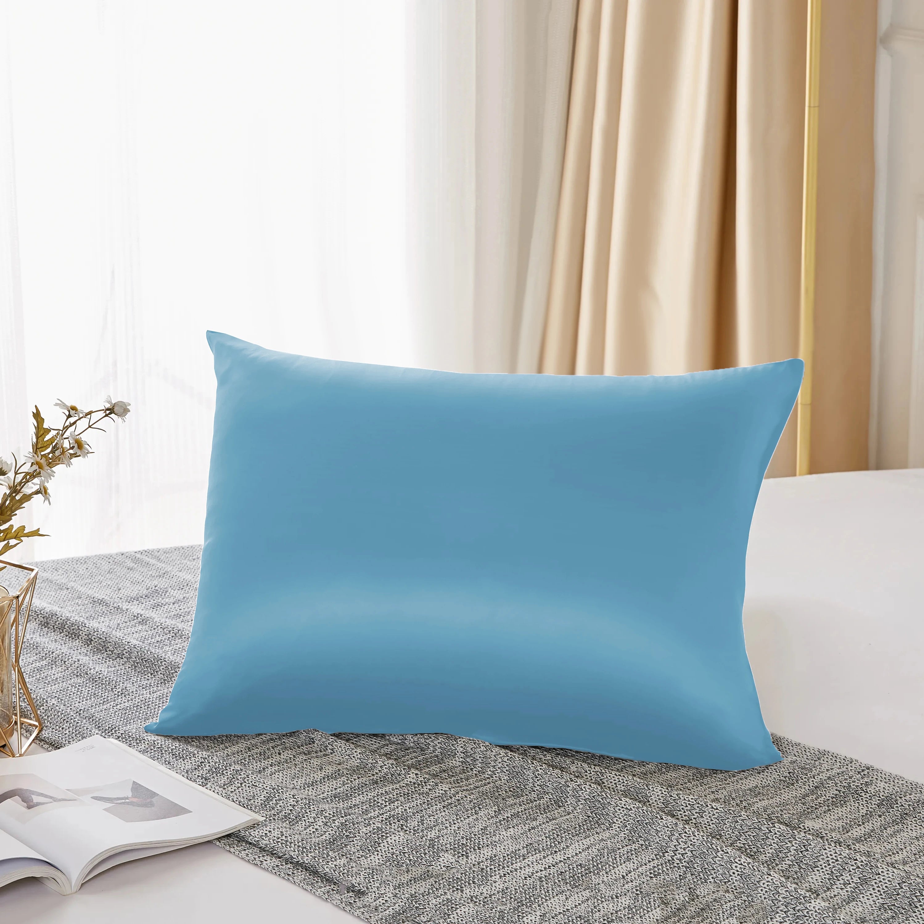 Aloirae 25 Momme mulberry silk pillowcase in ivory